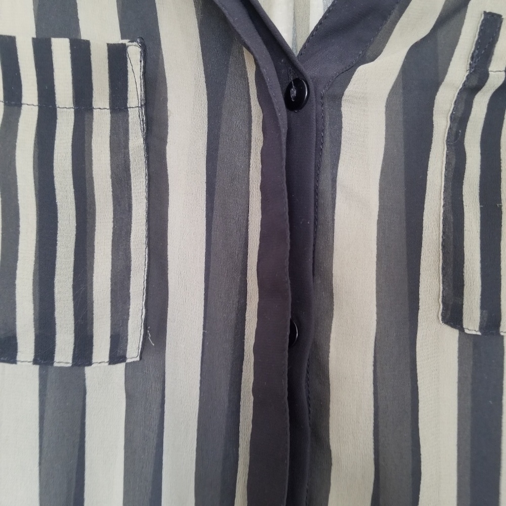 Sheer Button up top - Picture 3 of 6